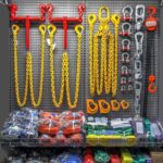 Løft/sikring utstyr i samarbeid med maskinforretningen AURR og kjettinger.