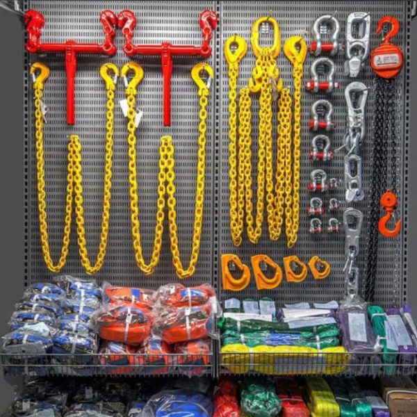 Løft/sikring utstyr i samarbeid med maskinforretningen AURR og kjettinger.